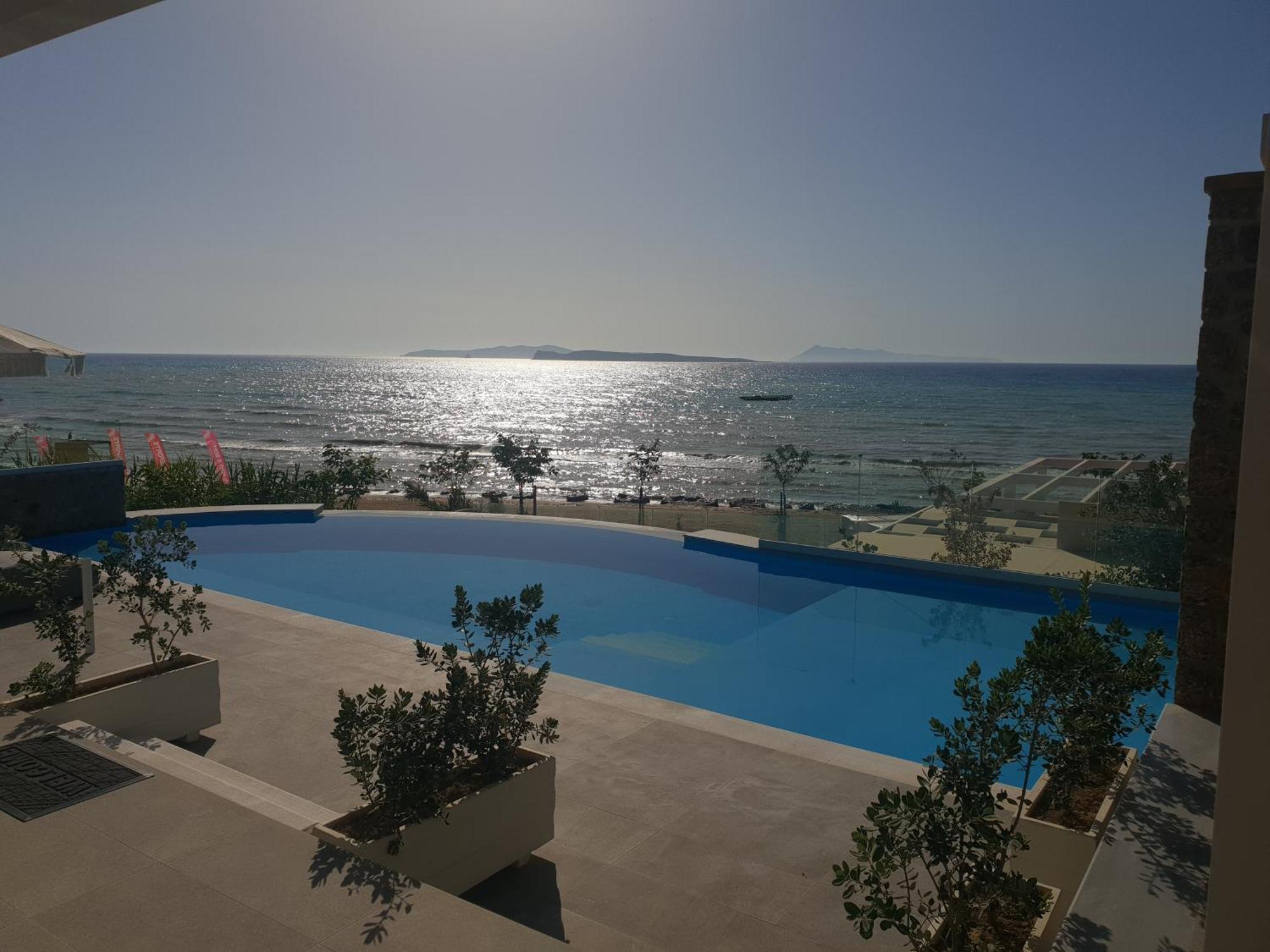 Paralia Luxury Suites Agios Stefanos Avliotes  Esterno foto