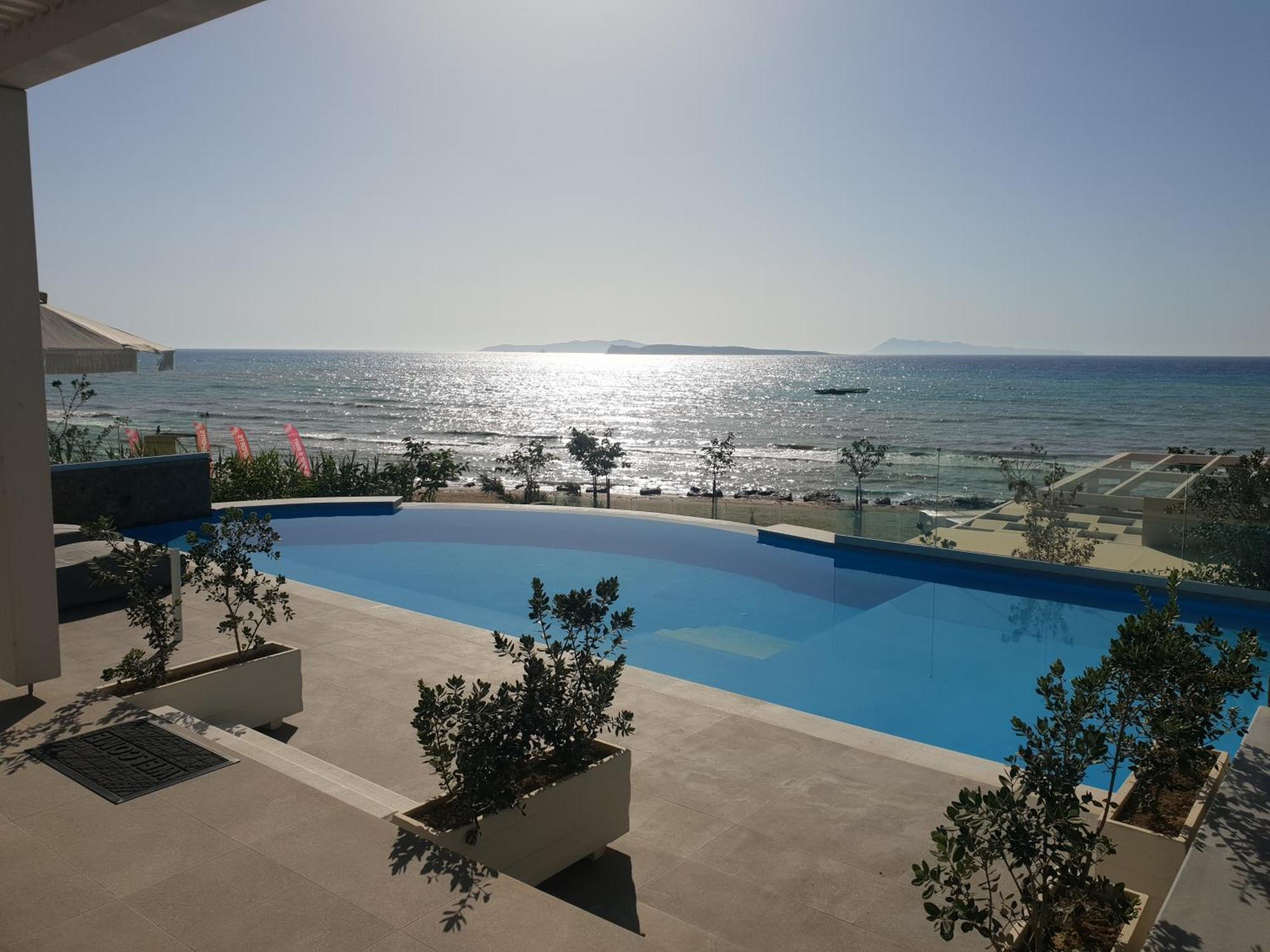 Paralia Luxury Suites Agios Stefanos Avliotes  Esterno foto